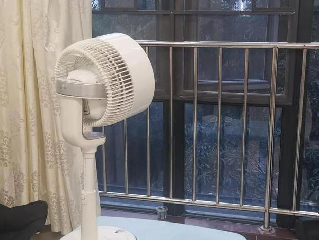 第一次感受到“风扇”的杀伤力，以为只能吹风，没想到还有这妙用