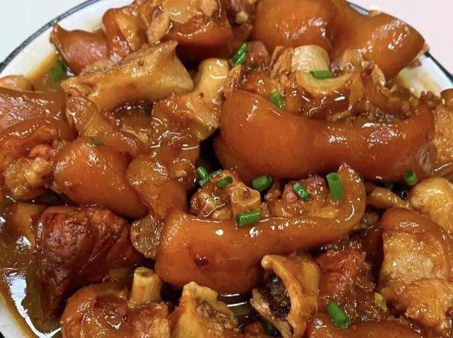 猪蹄想要好吃，不要乱加调料，教你红烧猪蹄，有技巧没难度！