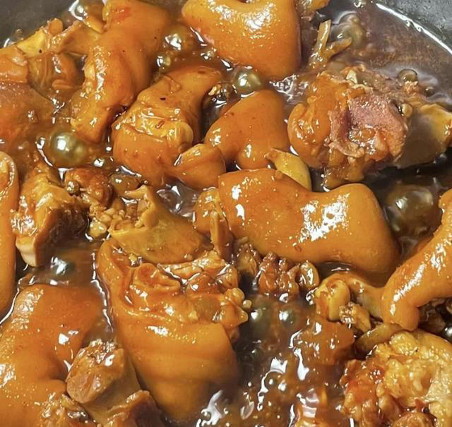 猪蹄想要好吃，不要乱加调料，教你红烧猪蹄，有技巧没难度！