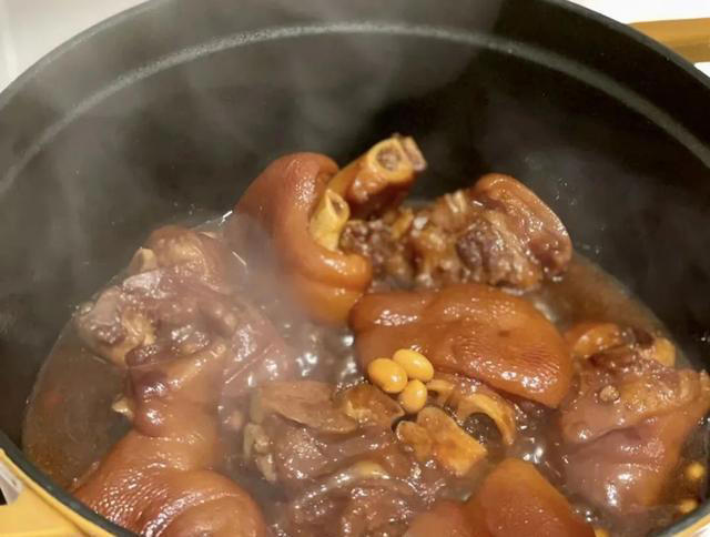 猪蹄想要好吃，不要乱加调料，教你红烧猪蹄，有技巧没难度！