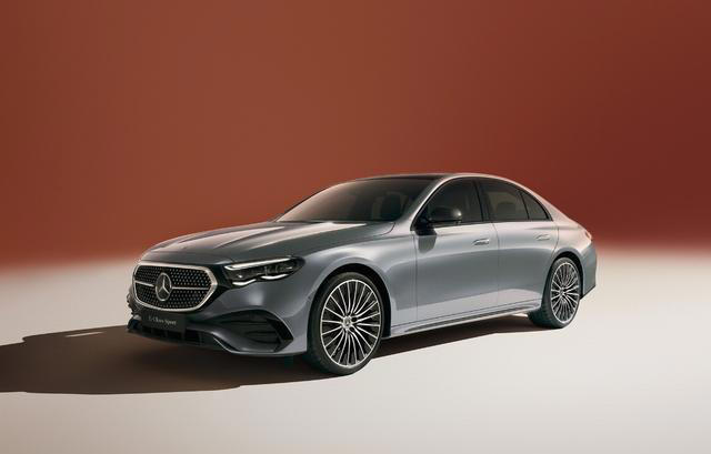 奔驰终于想通了！2026款E级标轴版上市，三叉星徽+进口+满配=真香