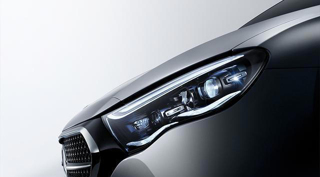 奔驰终于想通了！2026款E级标轴版上市，三叉星徽+进口+满配=真香