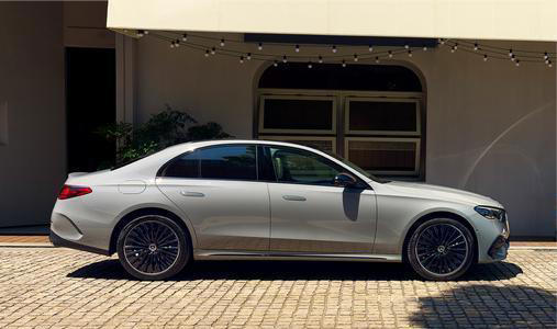 奔驰终于想通了！2026款E级标轴版上市，三叉星徽+进口+满配=真香