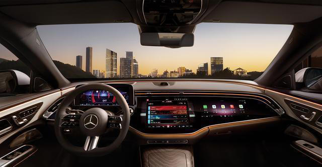 奔驰终于想通了！2026款E级标轴版上市，三叉星徽+进口+满配=真香