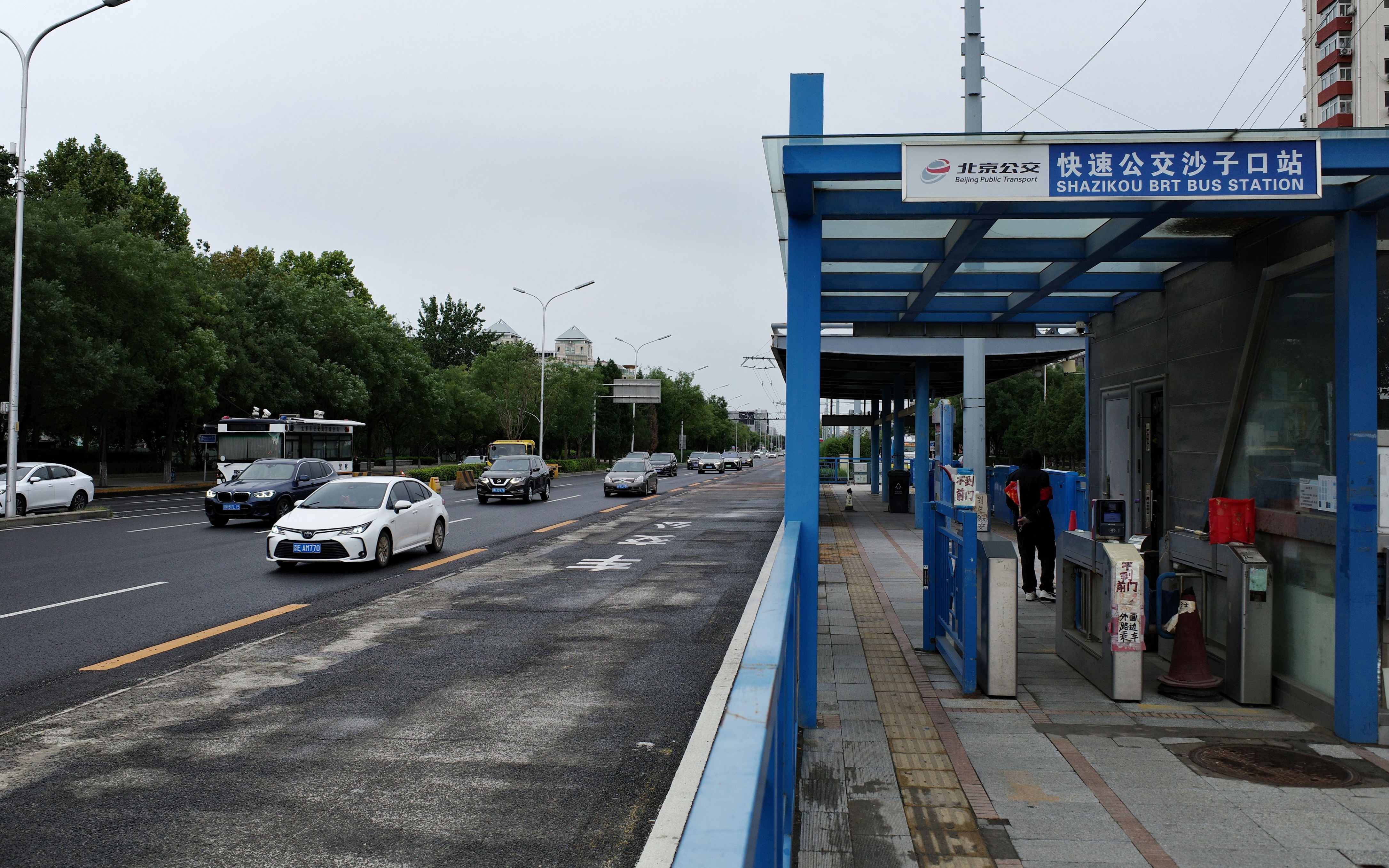 北京快速公交1路前门等4处站台将拆除，终点站迁至南二环外