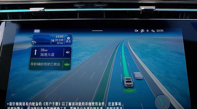 奔驰终于想通了！2026款E级标轴版上市，三叉星徽+进口+满配=真香