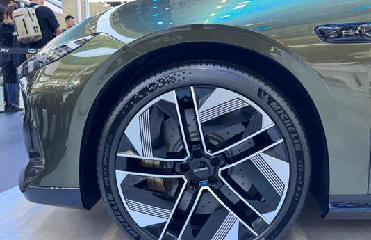 颜值、性能都不输极氪001！星途ES7 GT亮相广州车展！