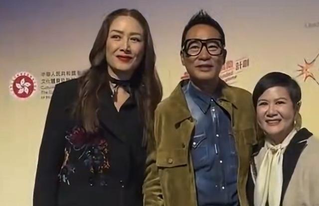 最高级的秀恩爱，从不是甜言蜜语：任达华摔倒，琦琦用沉默作答