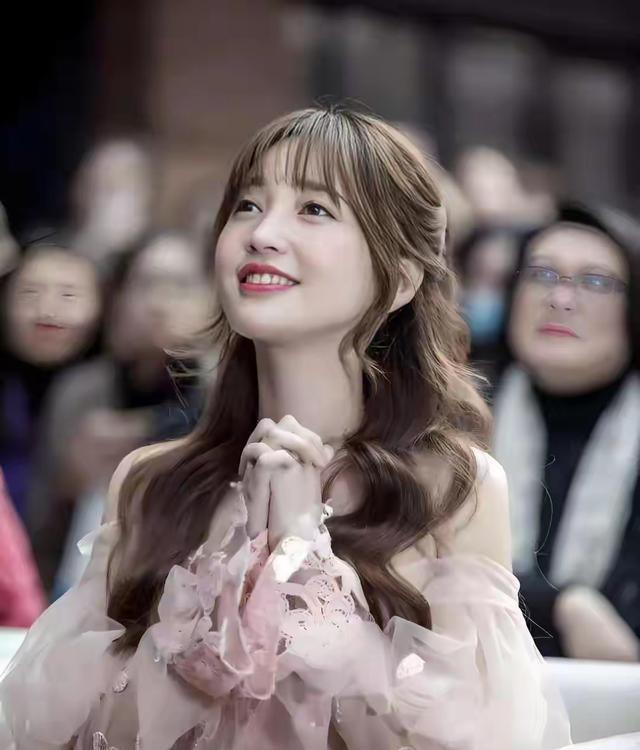 姐弟恋的那些女明星们