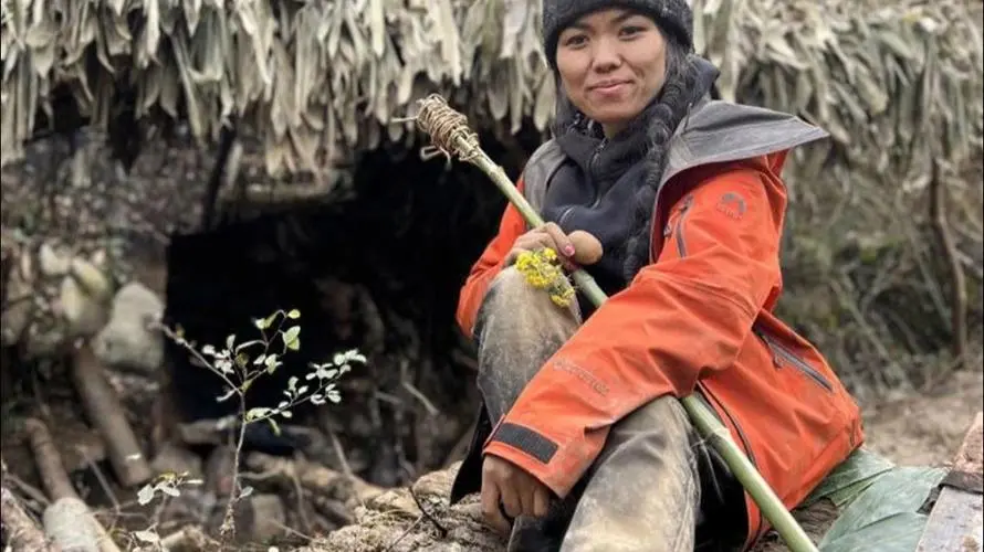 荒野求生决赛首日，林北挖到何首乌，刀疤哥生火成功，老中医淘汰