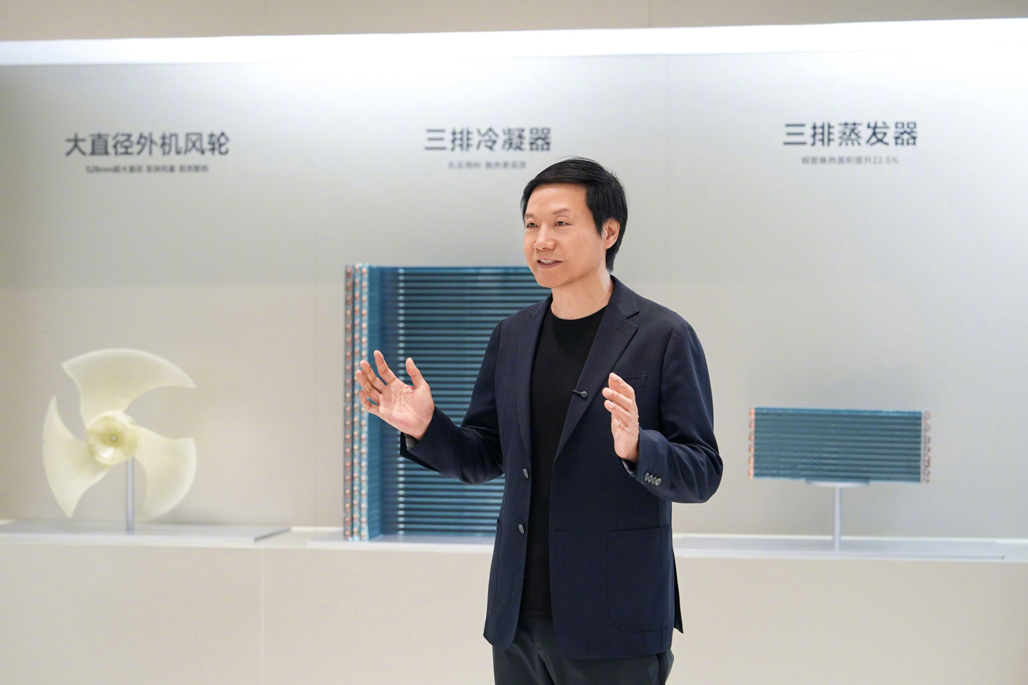 雷军斥资超1亿港元增持小米集团260万股，持股比例增加至 23.26%