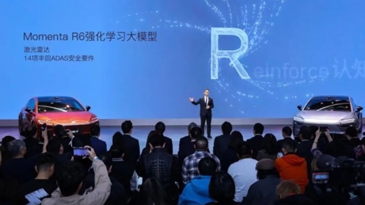 从容应对临时施工、复杂环岛，Momenta R6上车铂智7