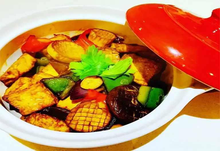 美食推荐：原汁羊肉锅仔、蚬蚧鲮鱼球、三杯杏鲍菇制作方法