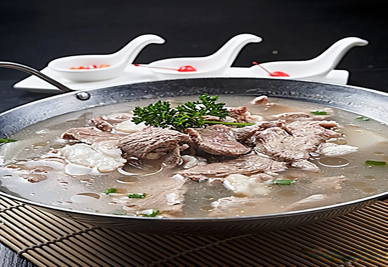 美食推荐：原汁羊肉锅仔、蚬蚧鲮鱼球、三杯杏鲍菇制作方法