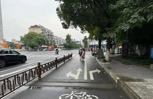教你开车养成五个好习惯，能让你避免很多不必要的剐蹭。