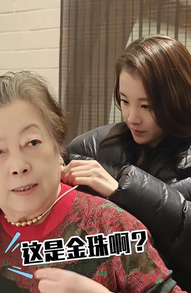 章龄之才是端水大师，公婆爸妈生日人手一份万元礼，陈龙躺平围观