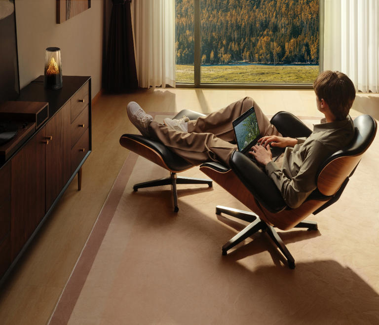 图片包含 室内, 人, 房间, 建筑描述已自动生成