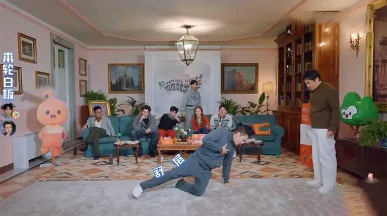 《现在就出发3》陈伟霆综艺松弛感炸场，却暴露中年男演员的困境