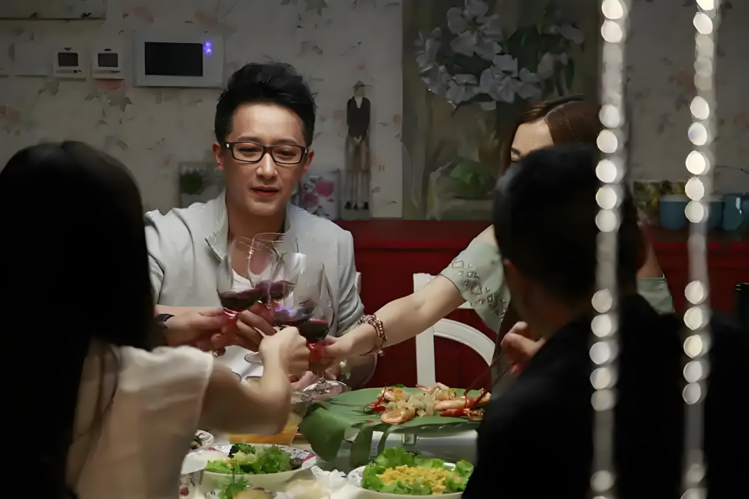 发现一个怪现象：人一旦开始走上坡路，就会慢慢变得冷漠，不爱走亲戚；人如果特别要面子，处处老好人，害怕得罪人，反而越混越差