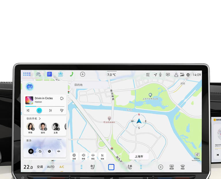 全新一代迈腾智慧座舱配备四联屏与AI大模型