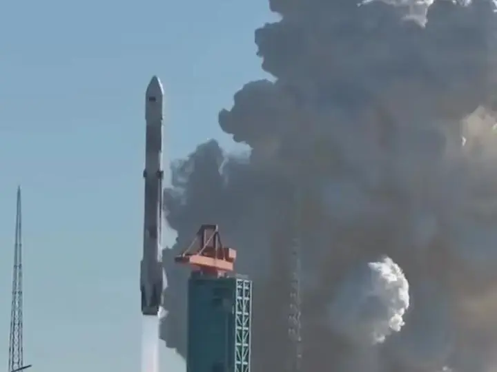 朱雀三号首飞，发生异常燃烧，回收试验失败，谁将成为世界第三？