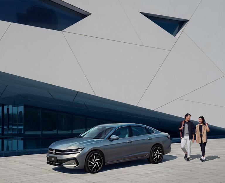 全新一代迈腾智慧座舱配备四联屏与AI大模型