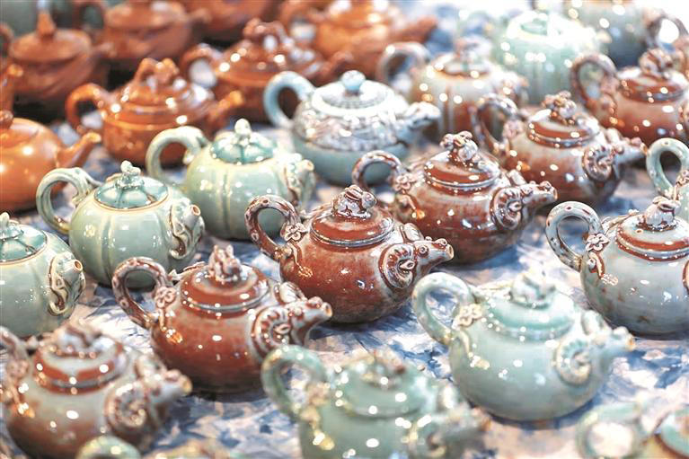 时尚傍上非遗 文创倍增韵味