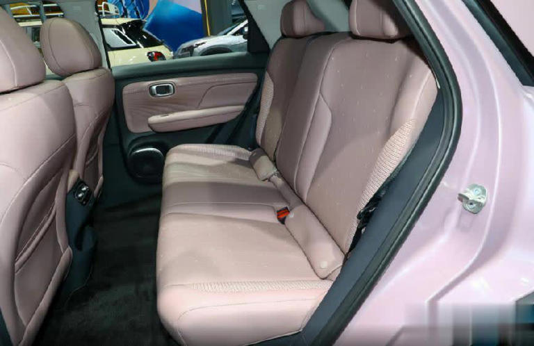 前置单电机轴距2750mm，这款10万左右A级纯电车真香！