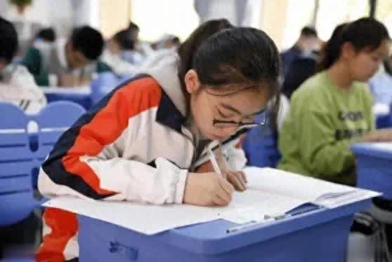 为什么初中名校生进入高中更容易掉队?