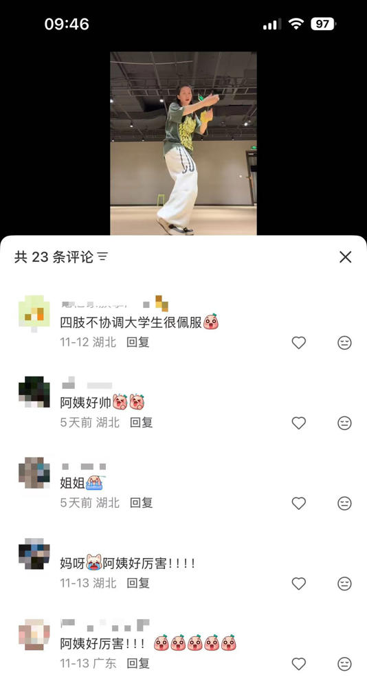 高校食堂阿姨跳街舞走红：和同学们当“舞蹈搭子”很开心，还被邀请参加舞蹈社团活动