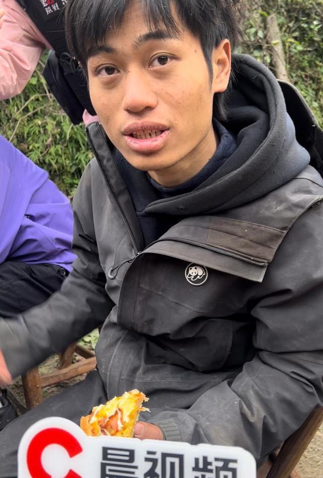 荒野求生总决赛第十天两人退赛，林北带走一块七星山的石头，文车车对妻子说“我爱你”