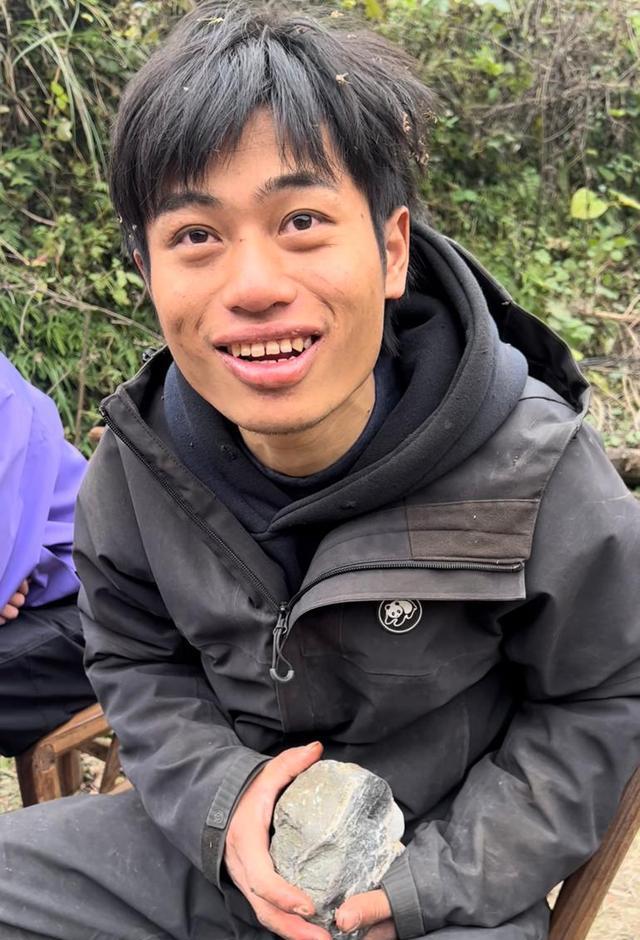 荒野求生总决赛第十天两人退赛，林北带走一块七星山的石头，文车车对妻子说“我爱你”