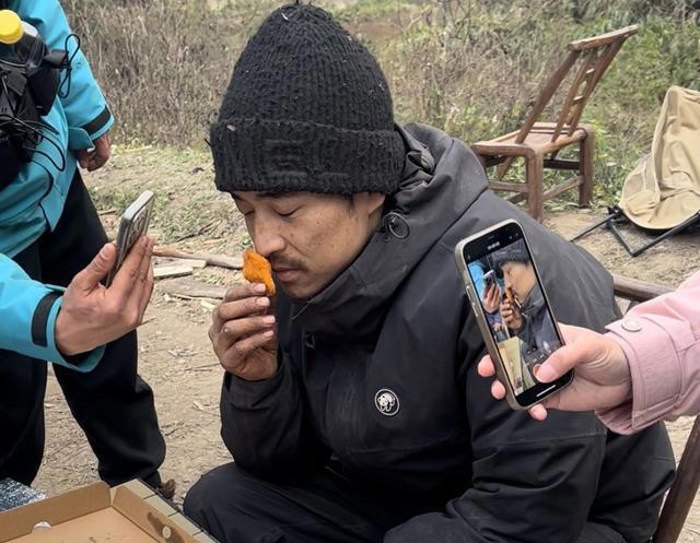 荒野求生总决赛第十天两人退赛，林北带走一块七星山的石头，文车车对妻子说“我爱你”