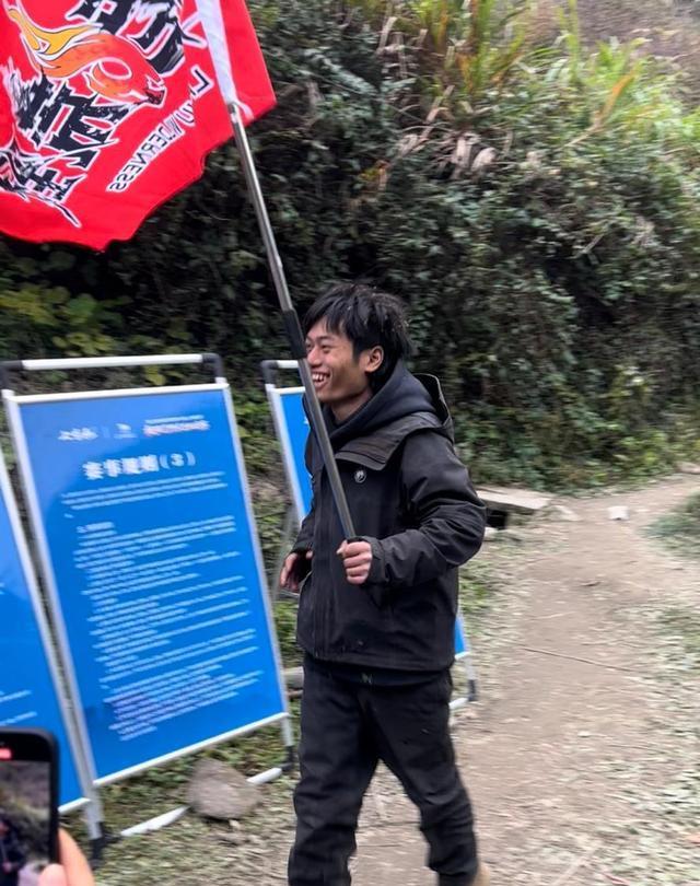 荒野求生总决赛第十天两人退赛，林北带走一块七星山的石头，文车车对妻子说“我爱你”