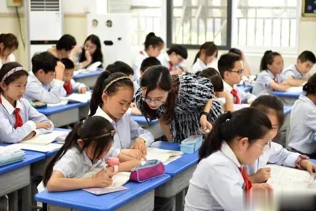 初中成绩渐进分化，高中开局天上地下