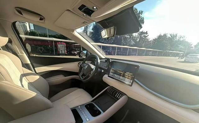 行驶8000km后，看到了纯电和油混之间的区别，车主：后悔选错车！