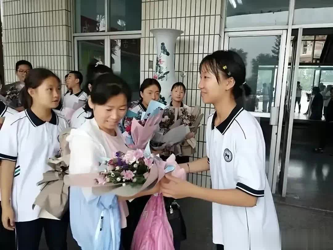 小学资源型、初中努力型、高中思维型，不同阶段的学霸类型