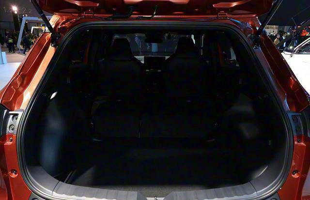 行驶8000km后，看到了纯电和油混之间的区别，车主：后悔选错车！