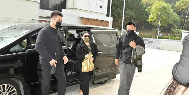 前经纪人索赔四千万！张柏芝对峙法庭，现实版农夫与蛇谁在说谎？