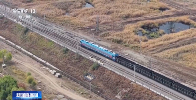 我国完成世界首次3.5万吨级重载群组列车开行试验：仅靠无线信号协同行驶