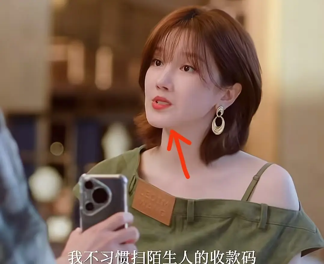 不整容的妈生脸多绝？《狙击蝴蝶》陈妍希、陈小纭对比，差别明显