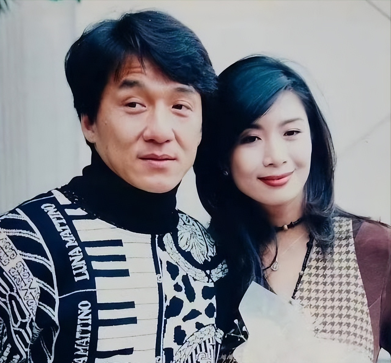 “三级艳后”曾拒绝成龙，如今61岁胖到220斤，仍美到勾人心魂！