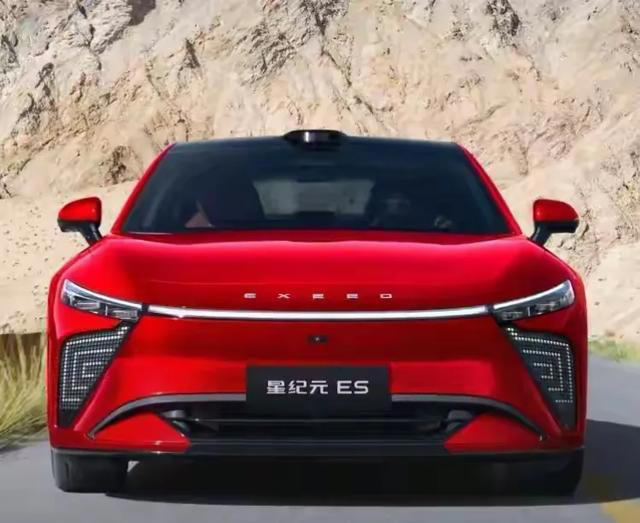 美学与智能的完美交融：星纪元ES引领未来轿跑新风尚