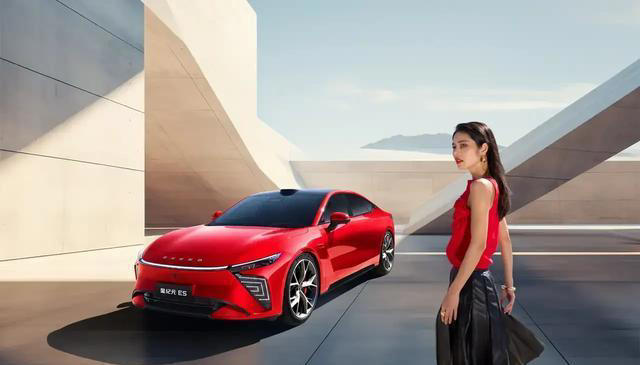 美学与智能的完美交融：星纪元ES引领未来轿跑新风尚