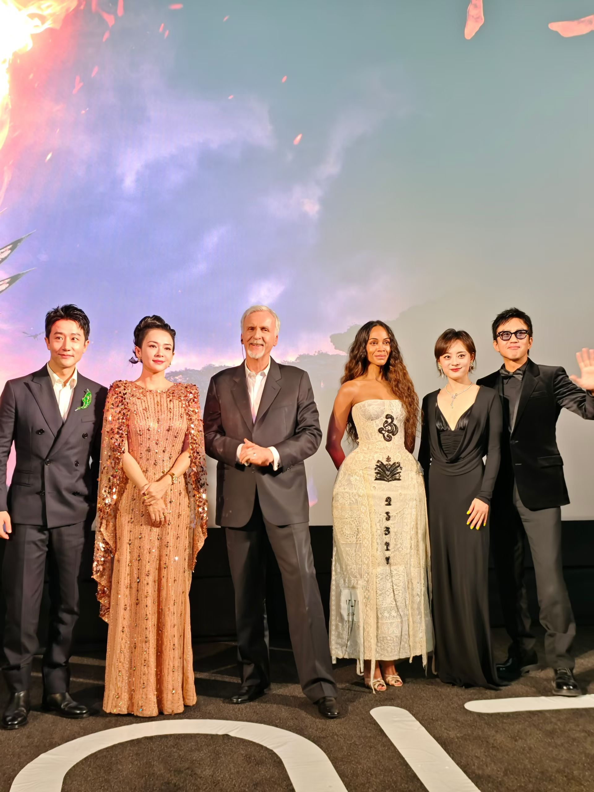 《阿凡达3》举行中国首映礼，卡梅隆称和郭帆聊了《流浪地球3》