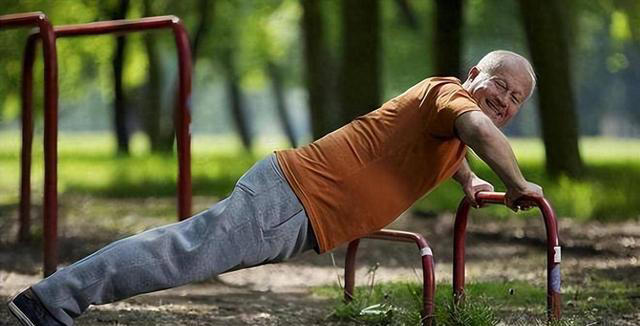 为什么血压老是测不准？医生：成年人血压管理攻略，教好家里老人