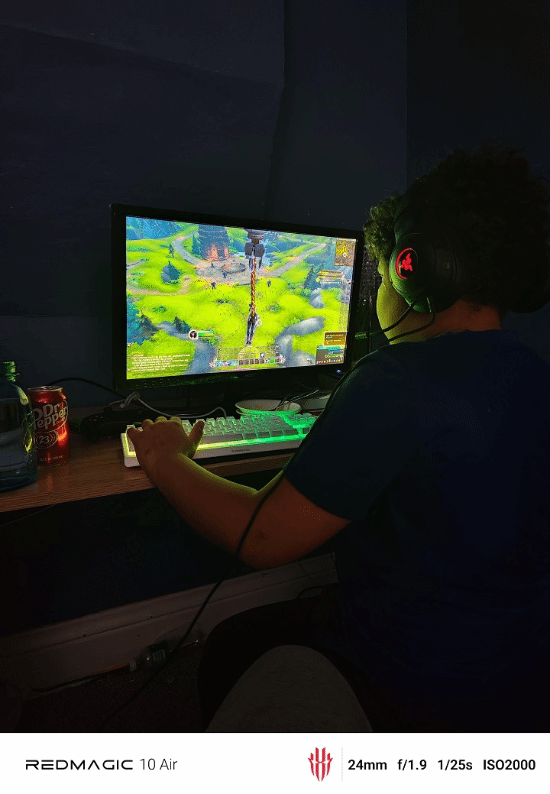 玩家带儿子入坑《魔兽世界》引热议：是传承情怀，还是埋下成瘾隐患?