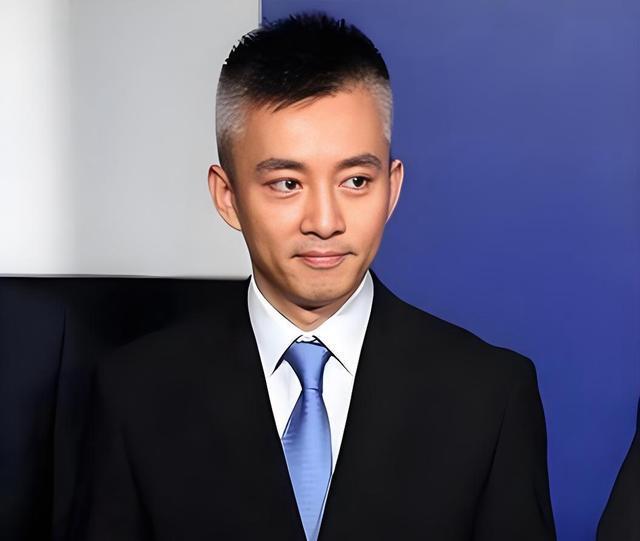 前央视最帅主持人亚宁，时隔25年以另一种身份重返聚光灯下