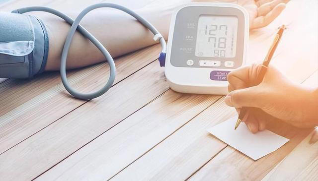 为什么血压老是测不准? 医生：成年人血压管理攻略，教好家里老人