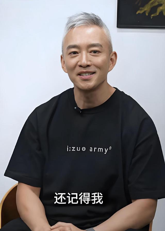 前央视最帅主持人亚宁，时隔25年以另一种身份重返聚光灯下